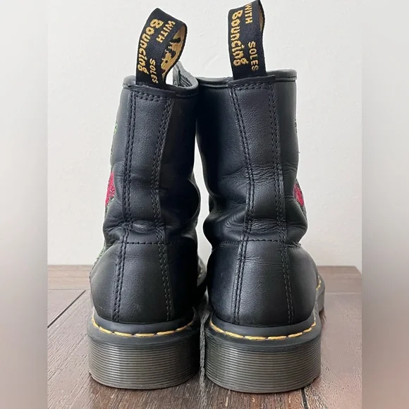 Dr. Martens 1460 Vonda Embroidered Roses Black Leather Boots Womens size 9 - Picture 8 of 11